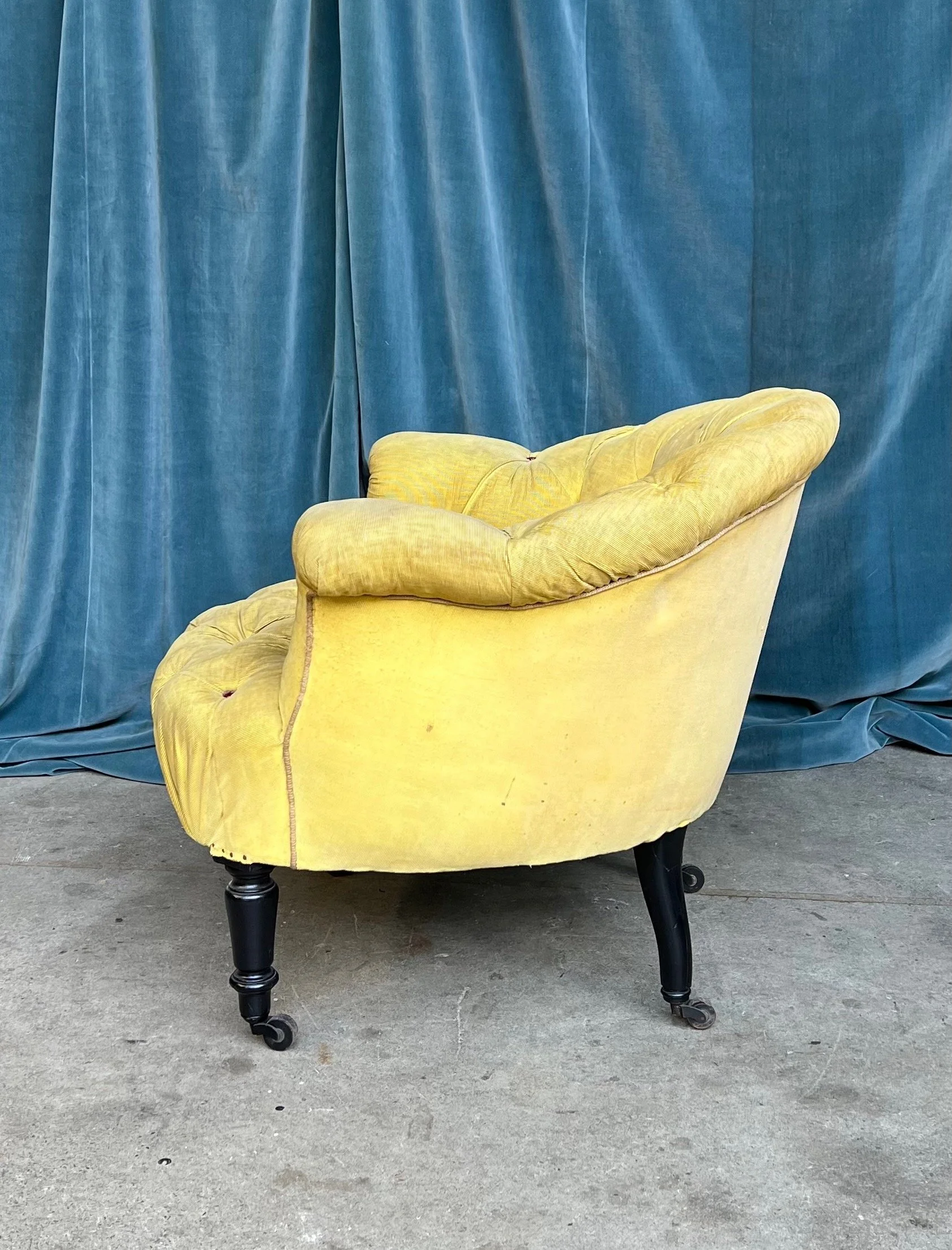 Vintage discount yellow armchair